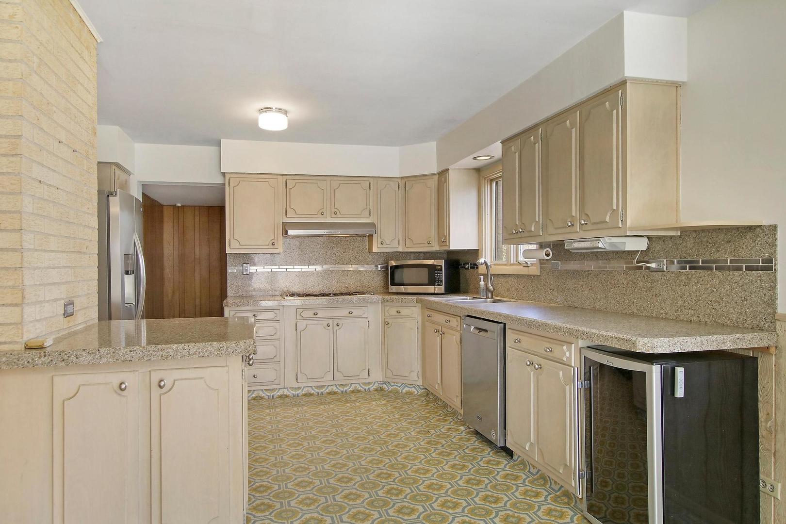 1155 Cayuga Drive Northbrook, IL 60062 - Photo 10 of 28 a kitchen with stainless steel appliances granite countertop a stove a sink and a refrigerator