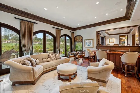 $10,500,000 | 7 Lochmoor Lane, Newport Beach, CA 92660