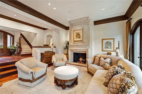 $10,500,000 | 7 Lochmoor Lane, Newport Beach, CA 92660