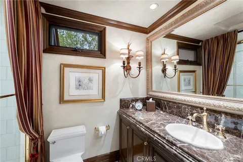 $10,500,000 | 7 Lochmoor Lane, Newport Beach, CA 92660