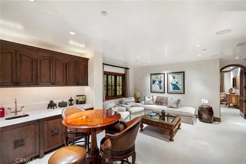 $10,500,000 | 7 Lochmoor Lane, Newport Beach, CA 92660