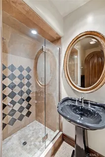 $10,500,000 | 7 Lochmoor Lane, Newport Beach, CA 92660