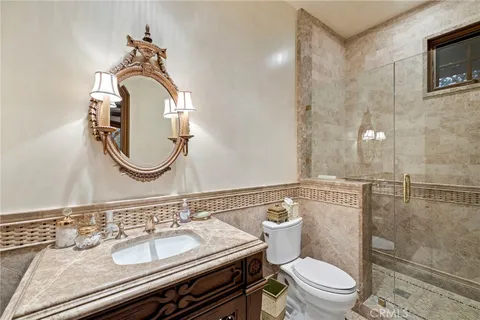 $10,500,000 | 7 Lochmoor Lane, Newport Beach, CA 92660