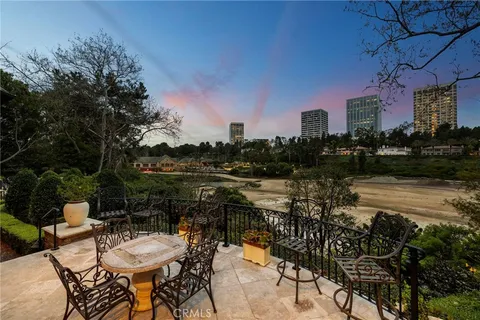 $10,500,000 | 7 Lochmoor Lane, Newport Beach, CA 92660