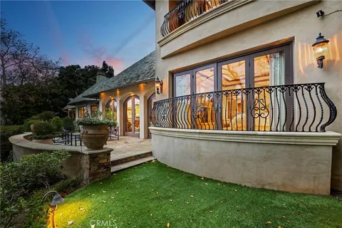 $10,500,000 | 7 Lochmoor Lane, Newport Beach, CA 92660