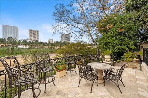 $10,500,000 | 7 Lochmoor Lane, Newport Beach, CA 92660