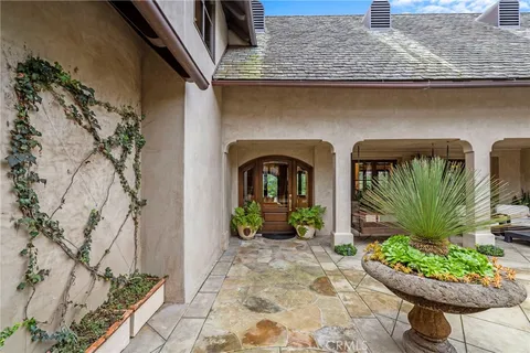 $10,500,000 | 7 Lochmoor Lane, Newport Beach, CA 92660