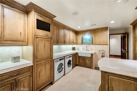 $10,500,000 | 7 Lochmoor Lane, Newport Beach, CA 92660