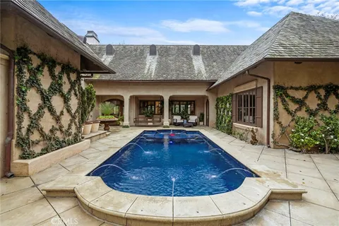 $10,500,000 | 7 Lochmoor Lane, Newport Beach, CA 92660