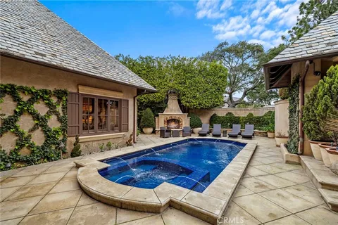 $10,500,000 | 7 Lochmoor Lane, Newport Beach, CA 92660