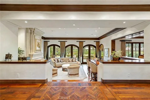 $10,500,000 | 7 Lochmoor Lane, Newport Beach, CA 92660