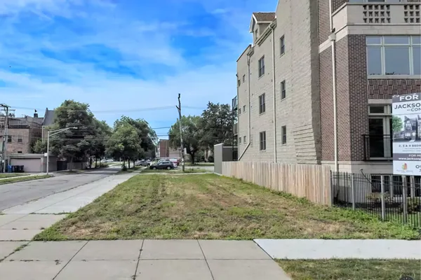 $150,000 | 1453 East 65th Place, Chicago, IL 60637