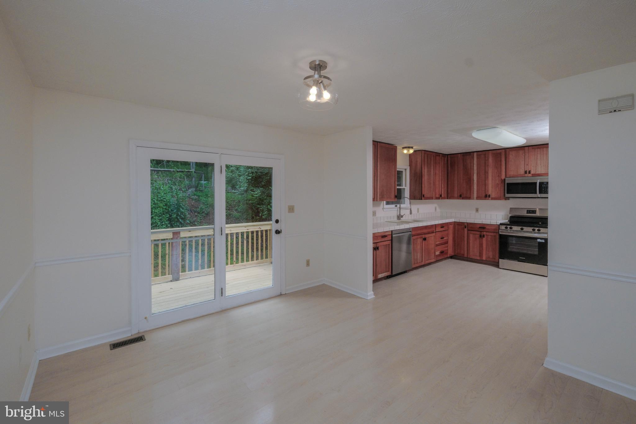 22 Wealthy Road Linden, VA 22642 - Photo 17 of 92 Dining area w/ double door leads to rear deck