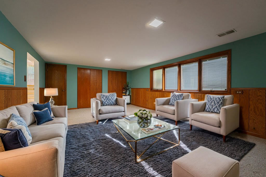 14322 McCarthy Road Lemont, IL 60439 - Photo 19 of 37 a living room with furniture