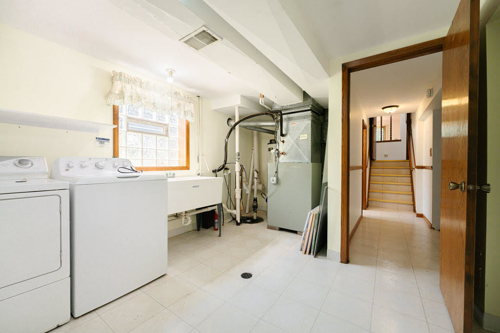 14322 McCarthy Road Lemont, IL 60439 - Photo 21 of 37 a bathroom with a sink a mirror and a shower