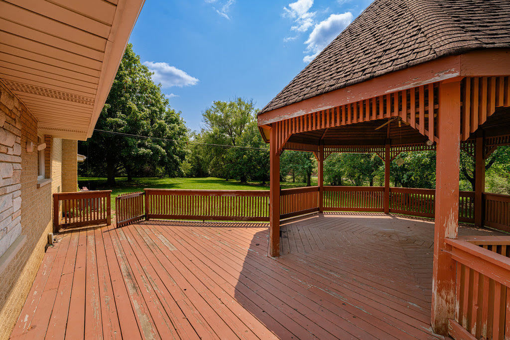 14322 McCarthy Road Lemont, IL 60439 - Photo 30 of 37 a view of balcony with deck