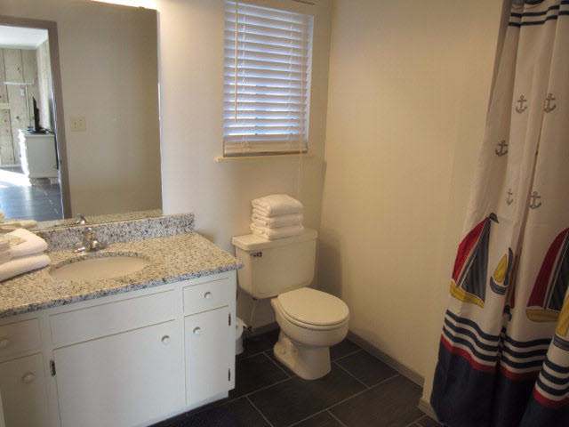 6613 Sea Shell Drive Gulf Shores, AL 36542 - Photo 20 of 29 Guest Bath