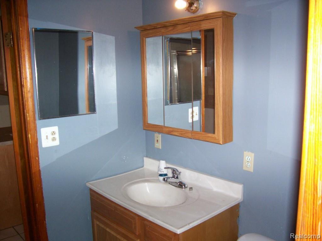 3549 Alida Avenue Rochester, MI 48309 - Photo 16 of 25 16_Bathroom_1.jpg