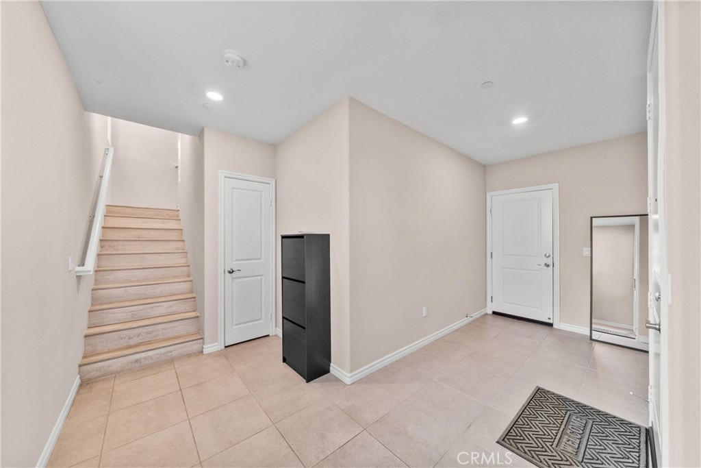 17868 Upton Carson, CA 90746 - Photo 5 of 27 Gallery Image 5