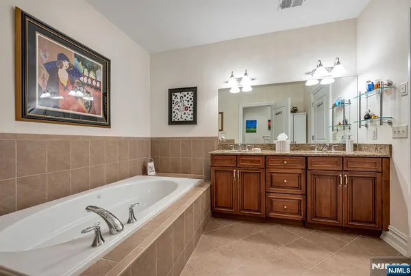 $750,000 | 2310 Rio Vista Lane, Unit 2310, Northvale, NJ 07647