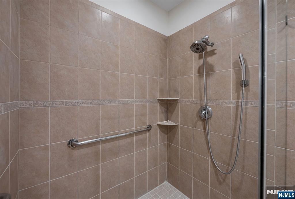 2310 Rio Vista Lane, Unit 2310 Northvale, NJ 07647 - Photo 24 of 49 a bathroom with a shower