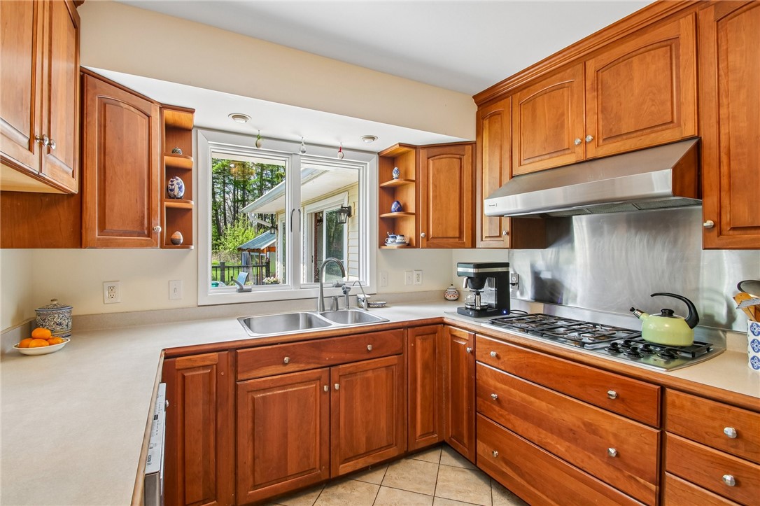 44 Crescent Hill Road Perinton, NY 14534 - Photo 6 of 50