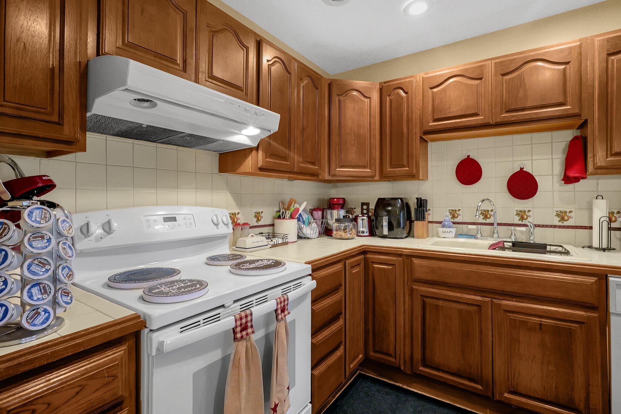 5073 Lockbourne Road Columbus, OH 43207 - Photo 8 of 26 11-web-or-mls-5073-lockbourne-rd