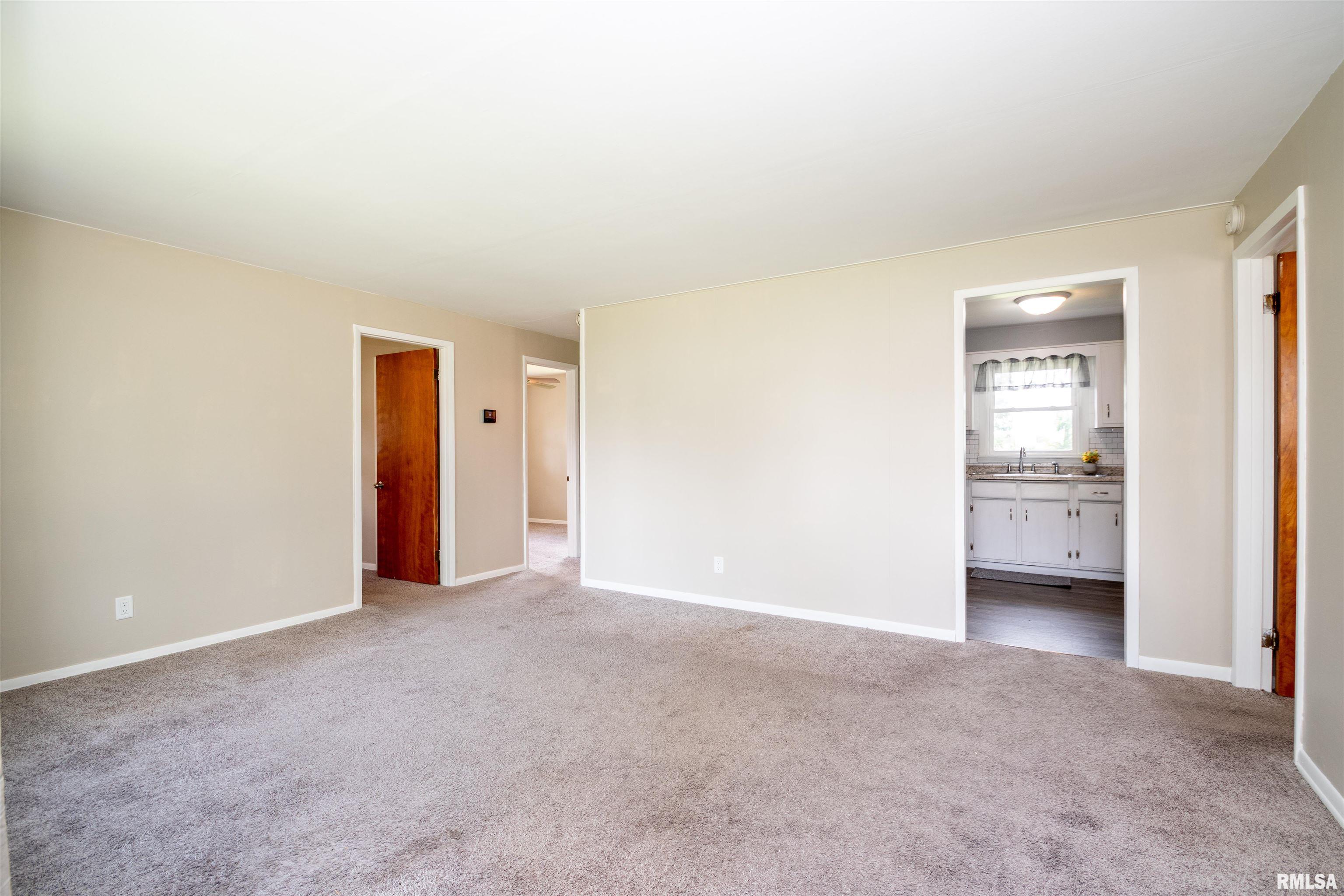 108 Duensing Lane Washington, IL 61571 - Photo 5 of 29