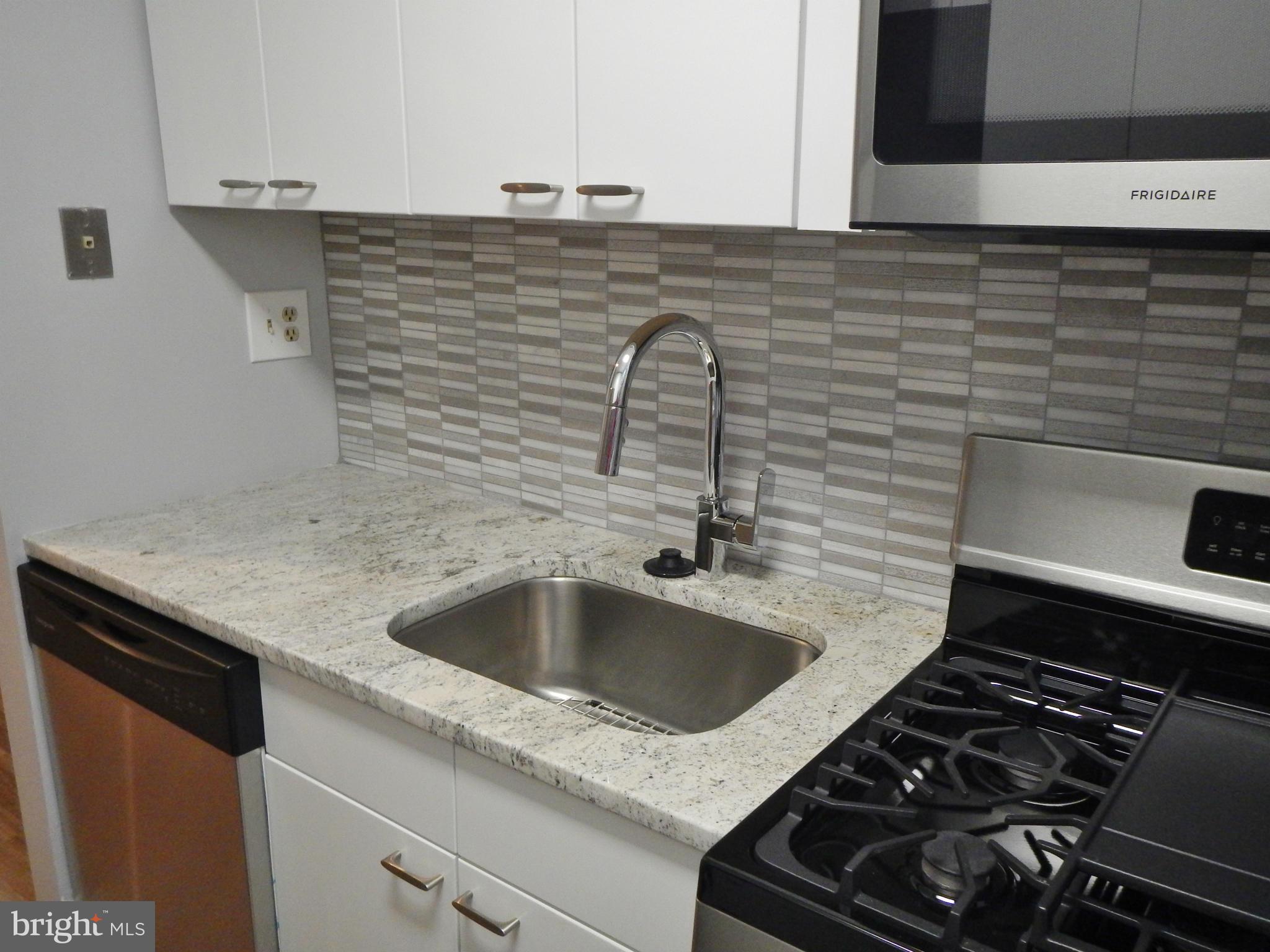 30 South Old Glebe Road, Unit 1E Arlington, VA 22204 - Photo 4 of 14 Kitchen