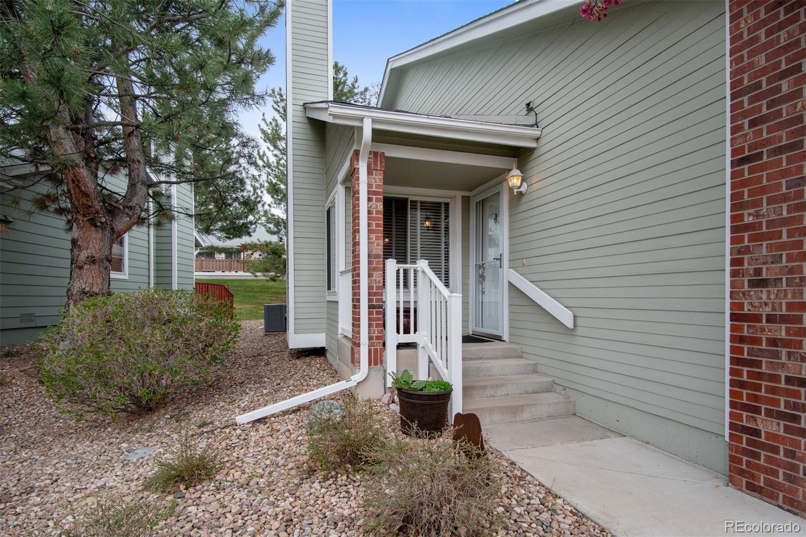 8 Sutherland Court Highlands Ranch, CO 80130 - Photo 2 of 31 Gallery Image 2