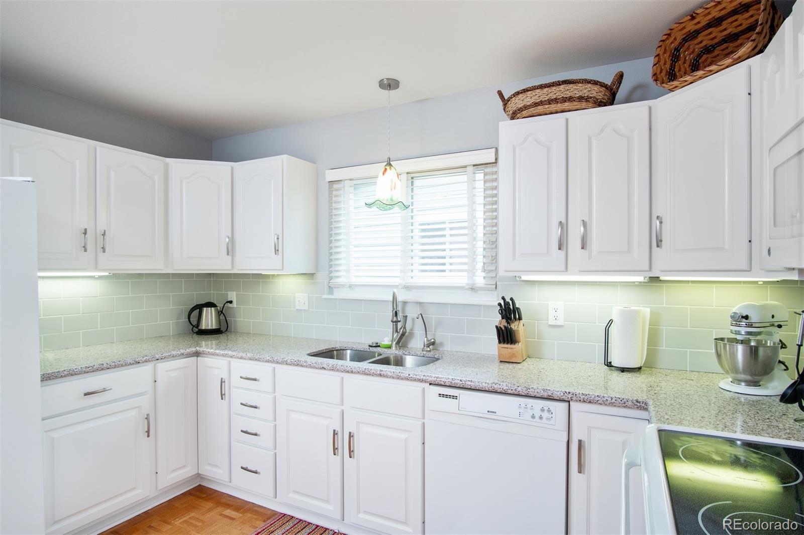 8 Sutherland Court Highlands Ranch, CO 80130 - Photo 7 of 31 Gallery Image 7