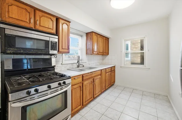 $240,000 | 7918 South Campbell Avenue, Chicago, IL 60652