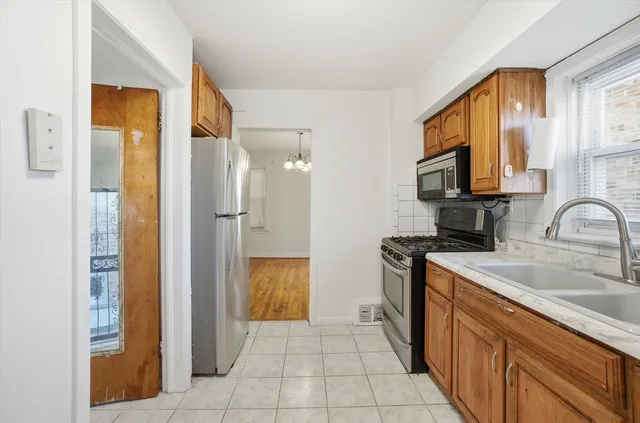 $240,000 | 7918 South Campbell Avenue, Chicago, IL 60652