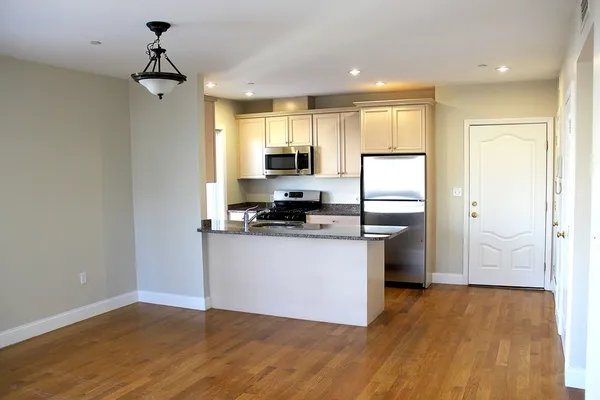 $2,995 | 1522 VFW Parkway, Unit 201, Boston, MA 02132