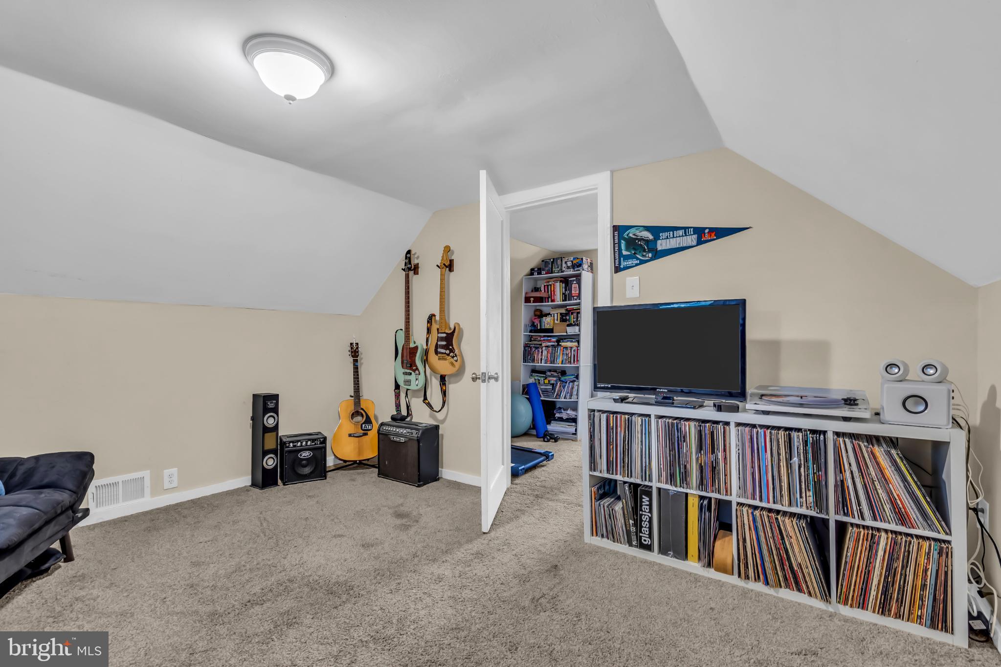 2002 South Brighton Avenue Clementon, NJ 08021 - Photo 36 of 38 a room with furniture and a flat screen tv