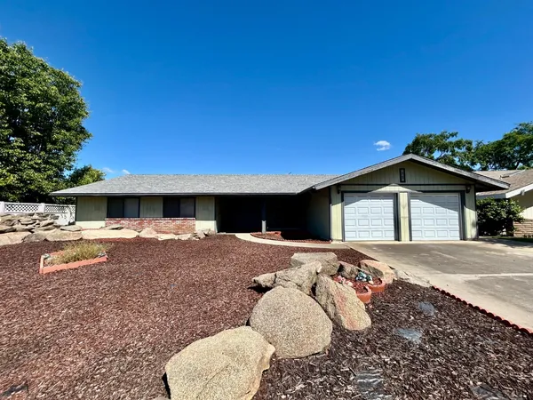 $485,000 | 55 Oxford Avenue, Clovis, CA 93612