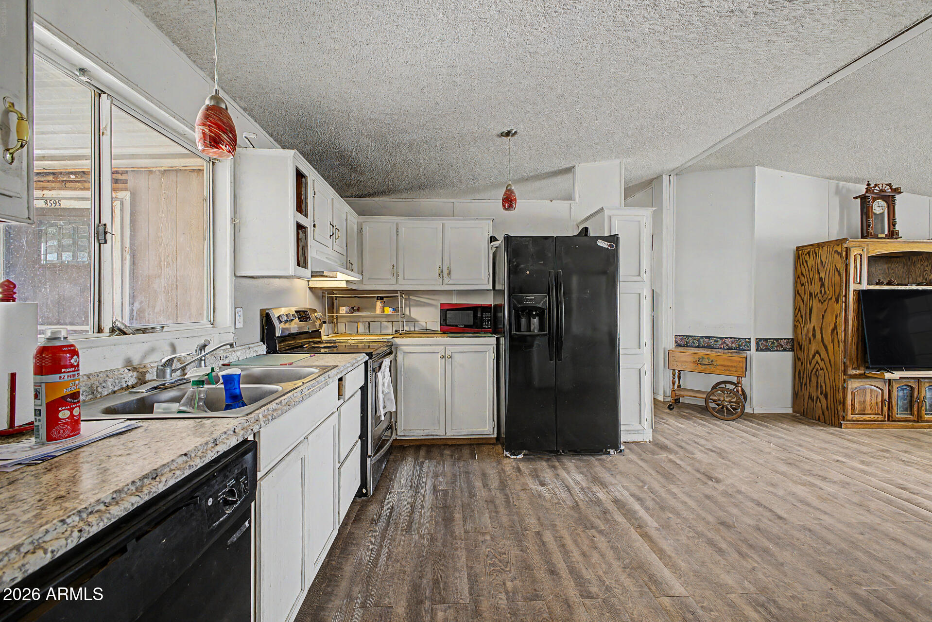 8595 North Palo Verde Road Florence, AZ 85132 - Photo 9 of 41 a kitchen with refrigerator and cabinets