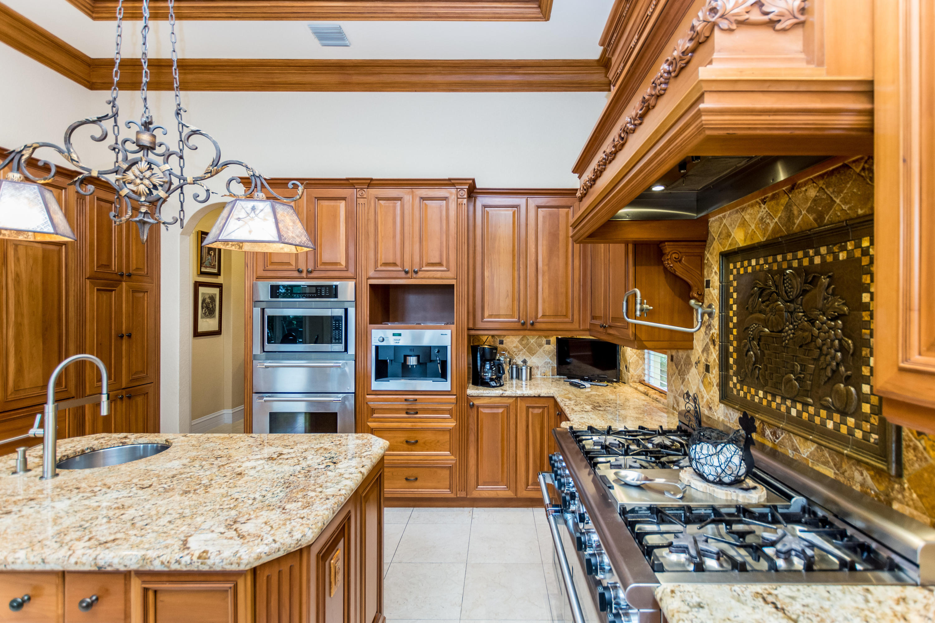 7518 Fenwick Place Boca Raton, FL 33496 - Photo 23 of 112 kitchen