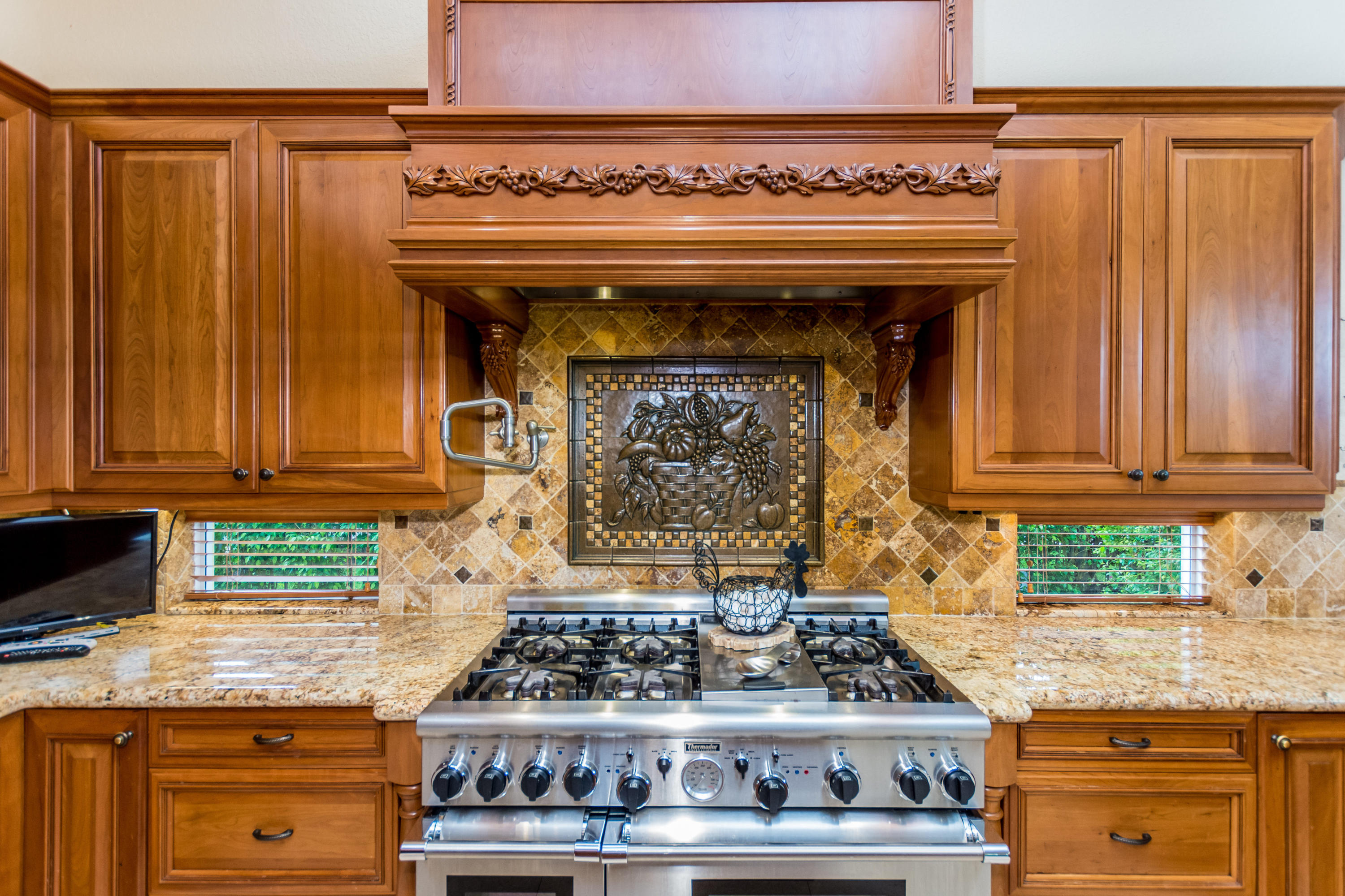 7518 Fenwick Place Boca Raton, FL 33496 - Photo 24 of 112 kitchen