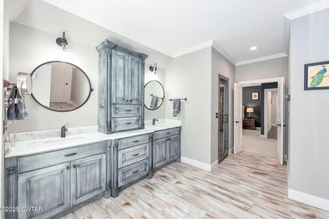 a view of porch with patio