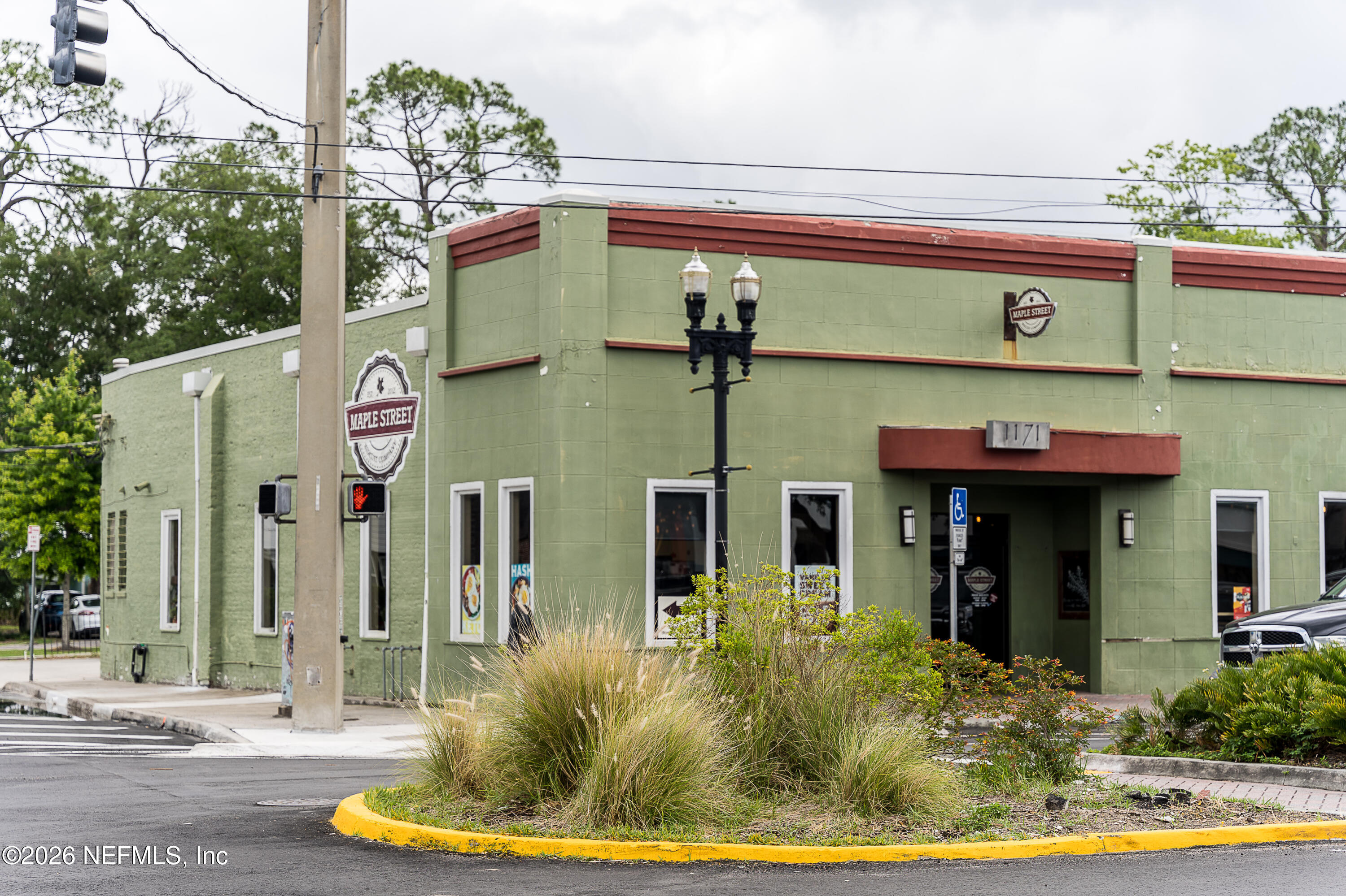 4560 French Street Jacksonville, FL 32205 - Photo 34 of 38 a front view of a house with yard