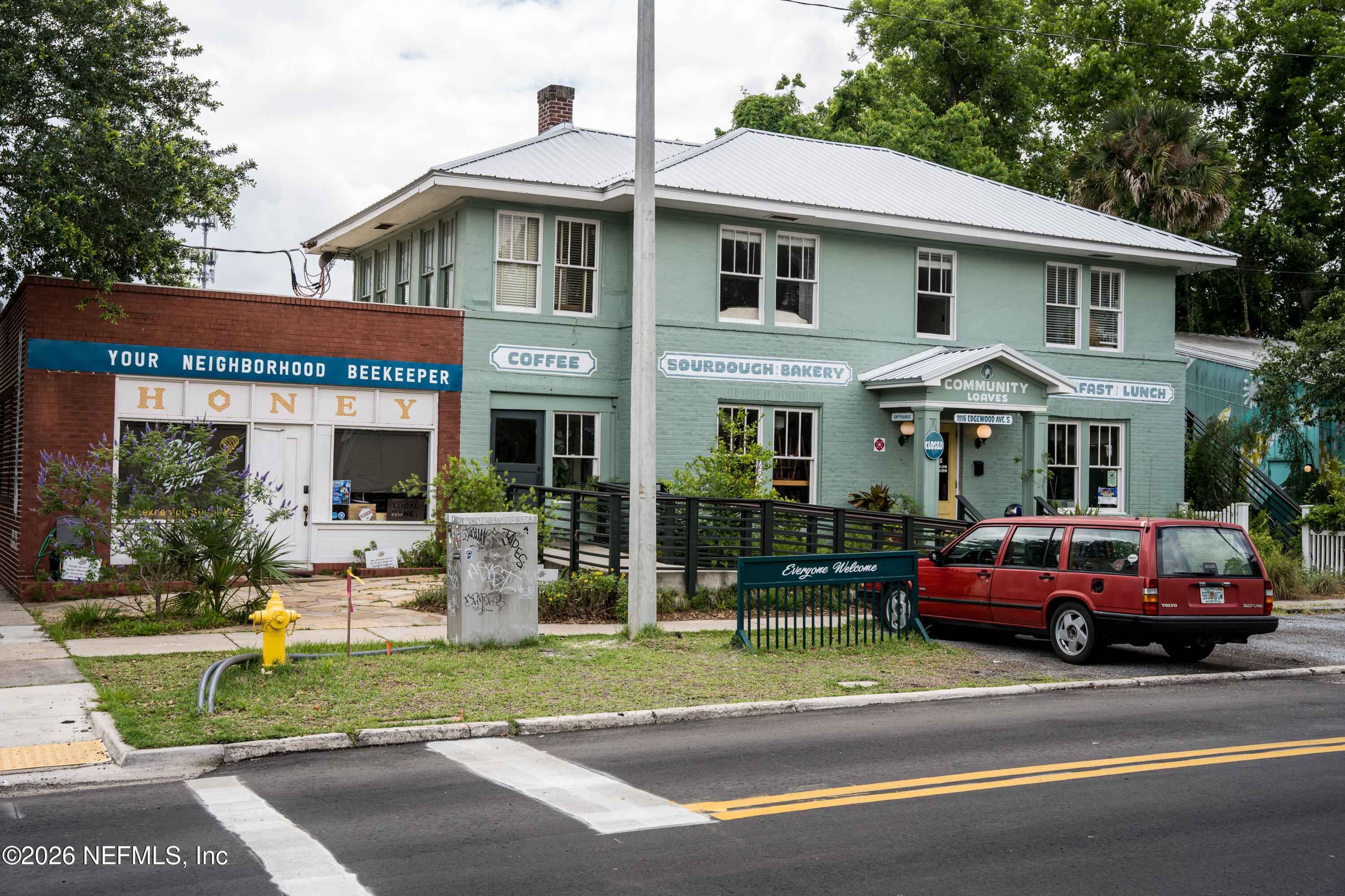 4560 French Street Jacksonville, FL 32205 - Photo 37 of 38 a front view of a house with a garden
