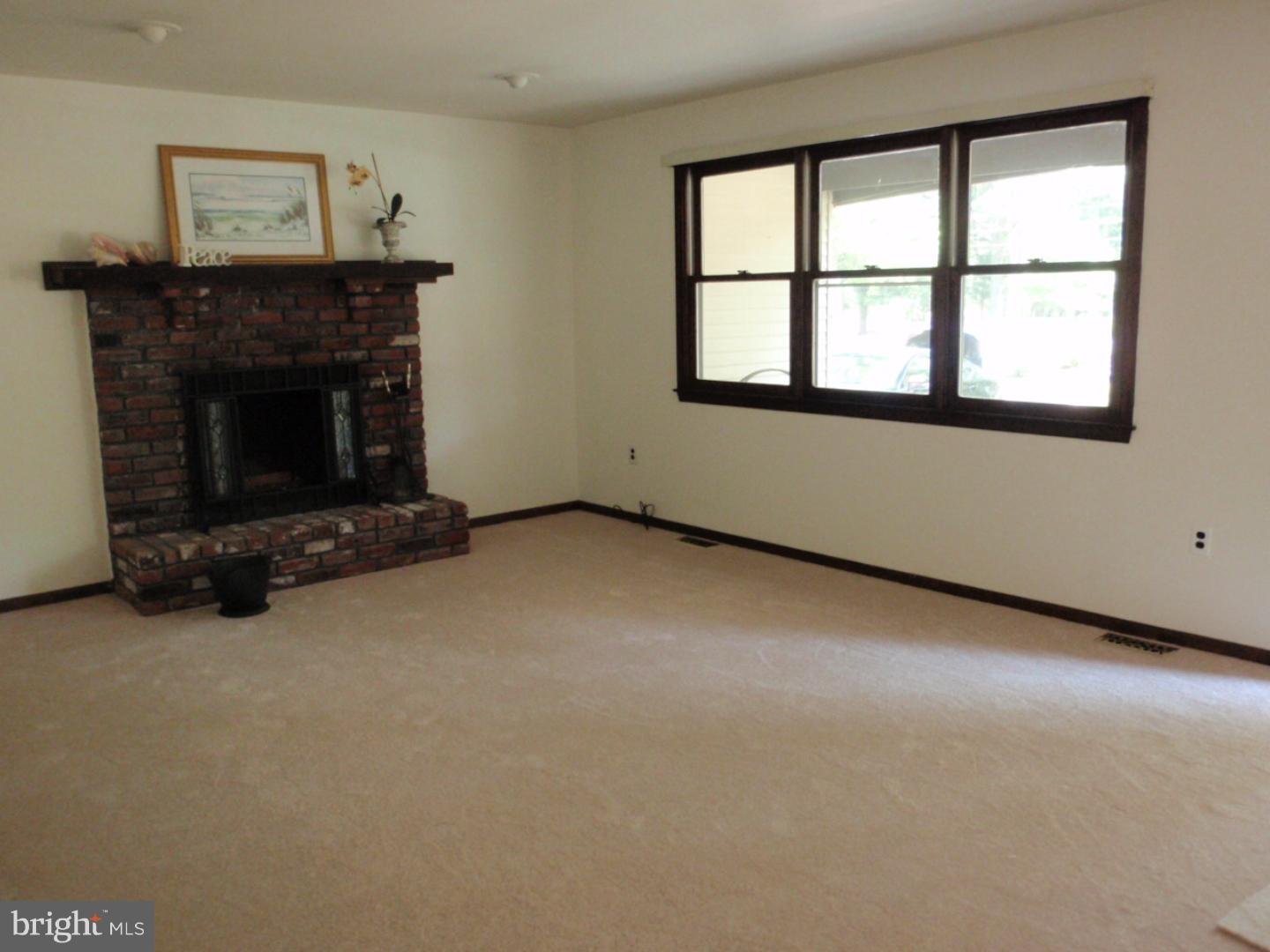 61 Richter Road Tabernacle, NJ 08088 - Photo 11 of 21 Living Room