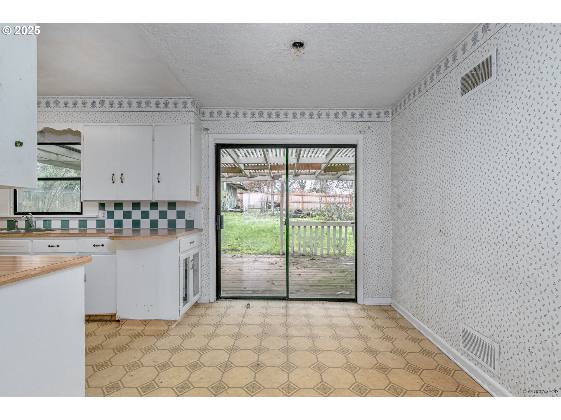 1533 Southwest Fairview Avenue Dallas, OR 97338 - Photo 10 of 26