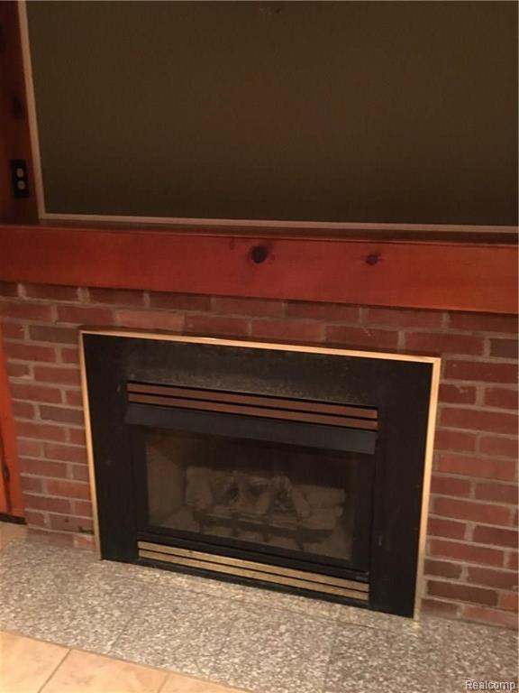 2048 Oxford Road Grosse Pointe Woods, MI 48236 - Photo 14 of 40