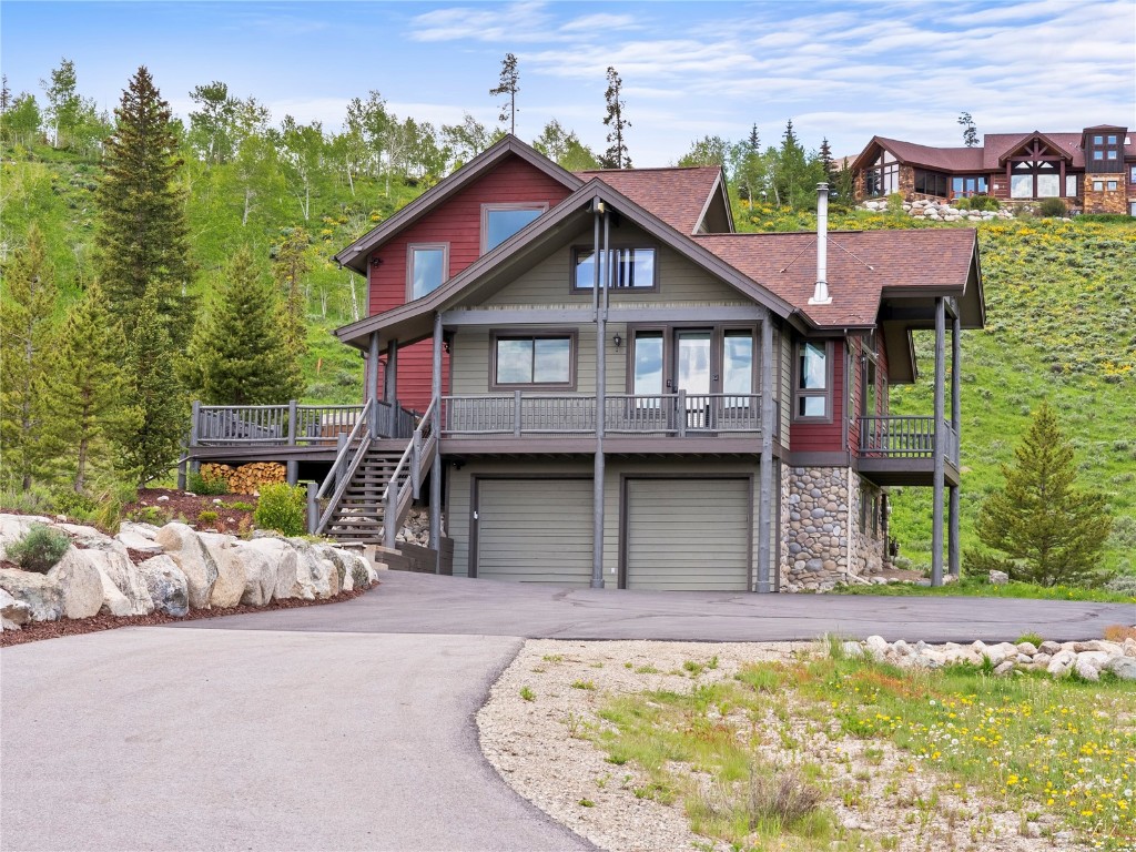 89 Emerald Road Silverthorne, CO 80498 - Photo 34 of 46 a front view of a house with garden