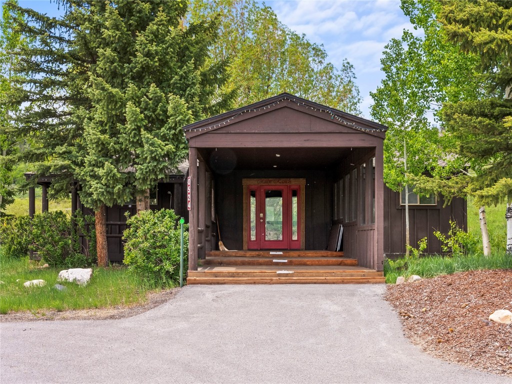 89 Emerald Road Silverthorne, CO 80498 - Photo 39 of 46 a view of a house with a small yard