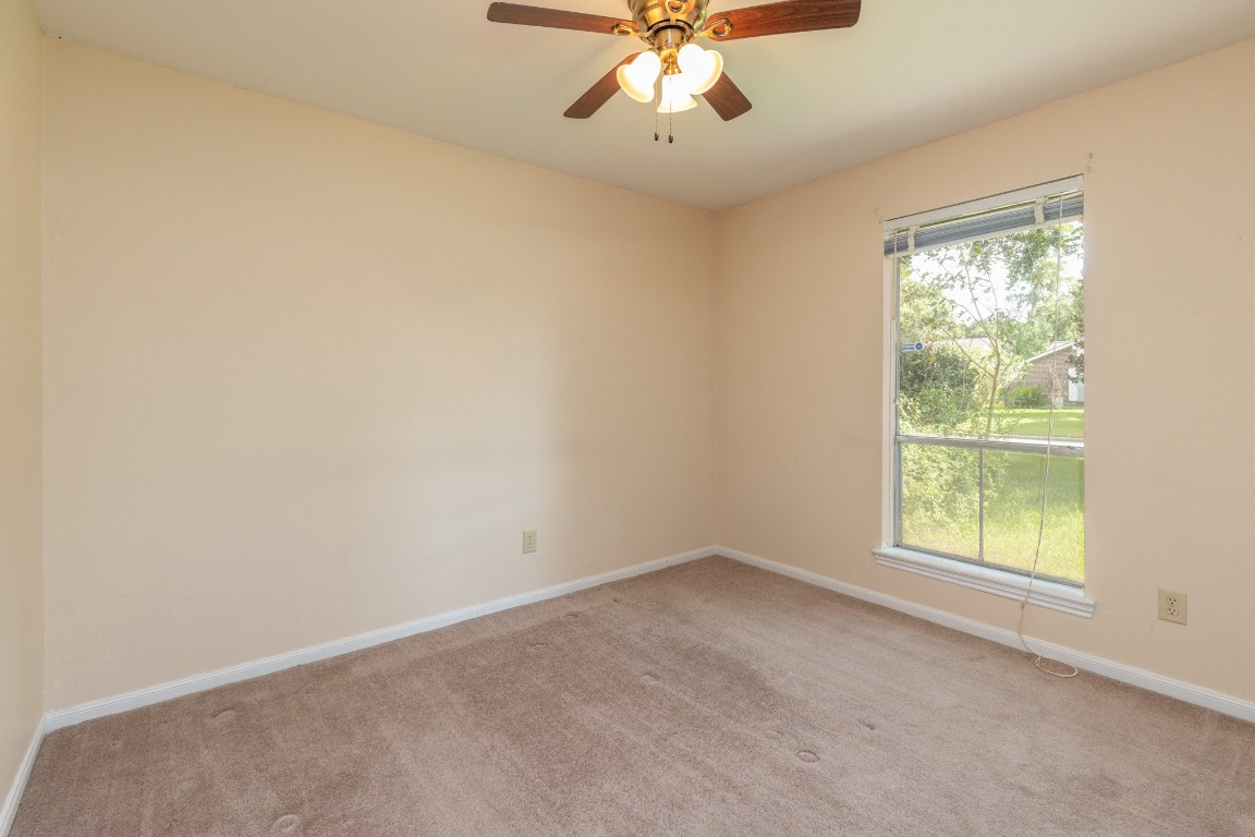 2623 Longleaf Pines Lane Houston, TX 77339 - Photo 23 of 32 an empty room with a window