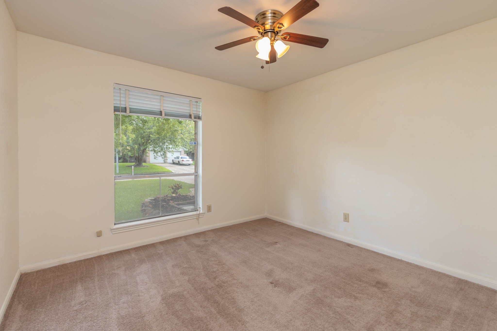 2623 Longleaf Pines Lane Houston, TX 77339 - Photo 27 of 32 an empty room with a window