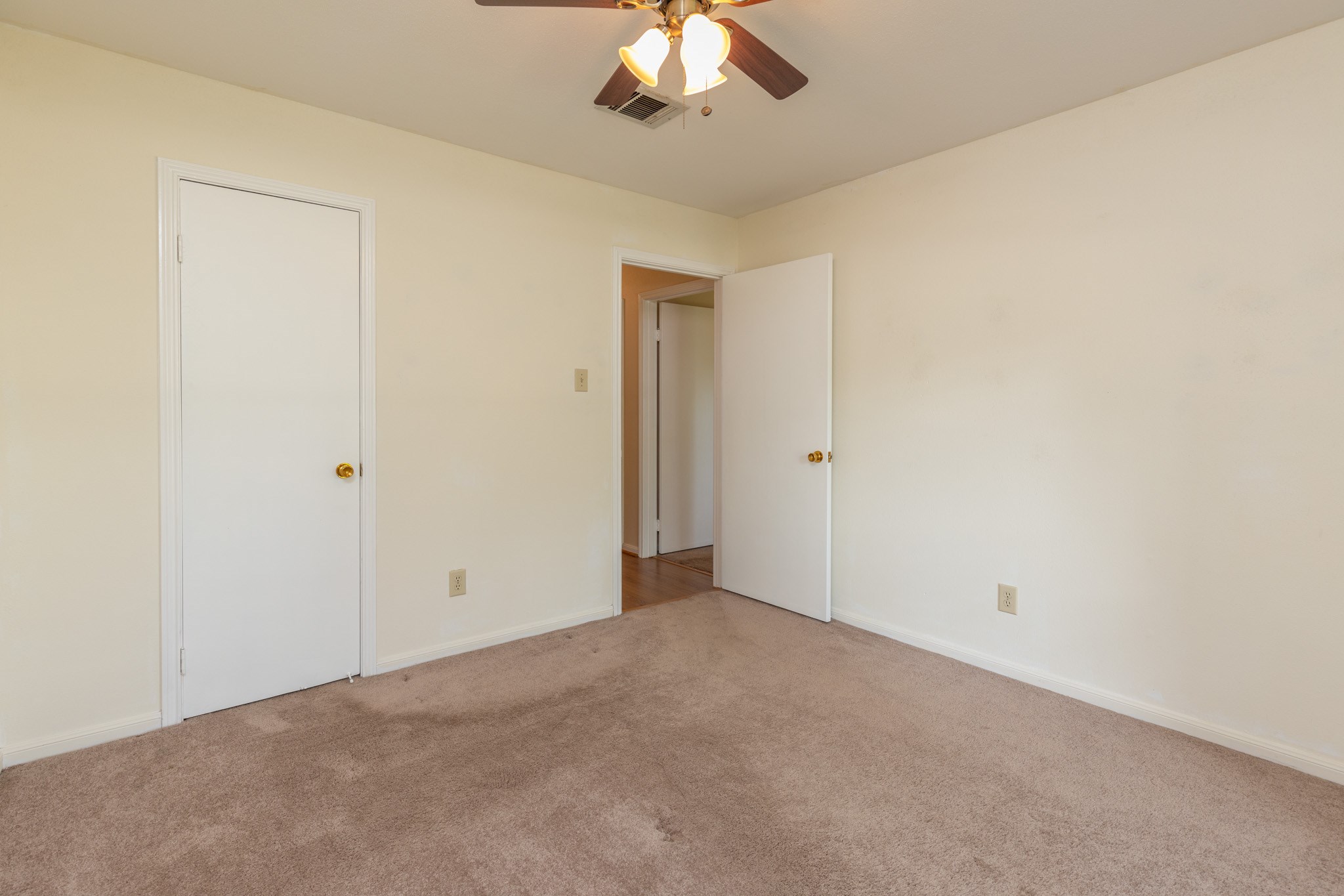 2623 Longleaf Pines Lane Houston, TX 77339 - Photo 28 of 32 an empty room with a chandelier fan
